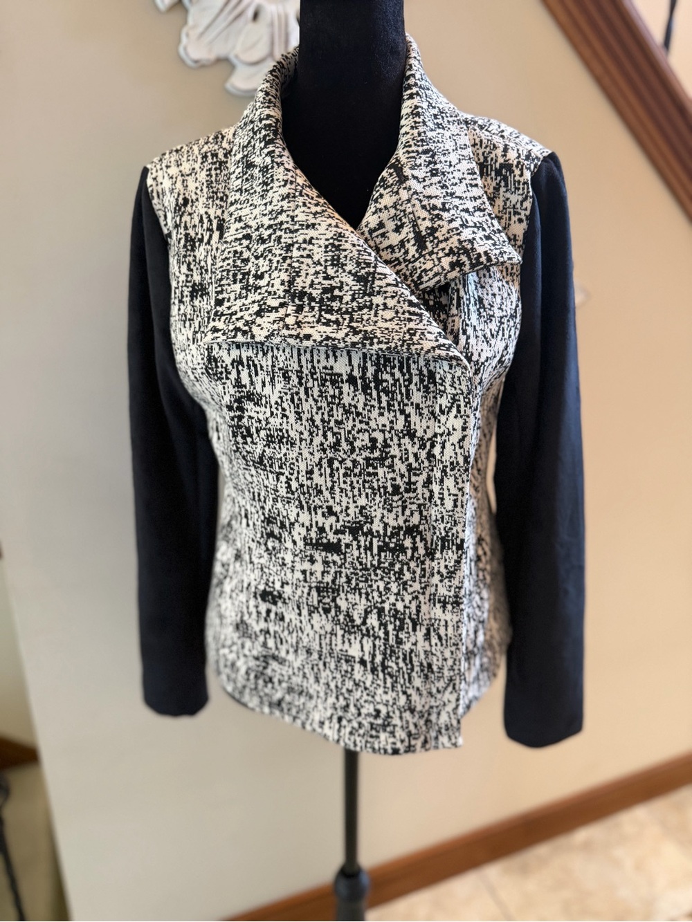 H by Halston Black & White Textured Moto Jacket Size 10 T101